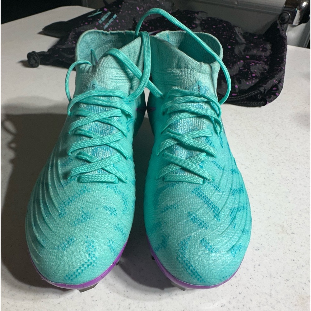PHANTOM LUNA ELITE FG - size 3.5 Men’s / 5 Women’s